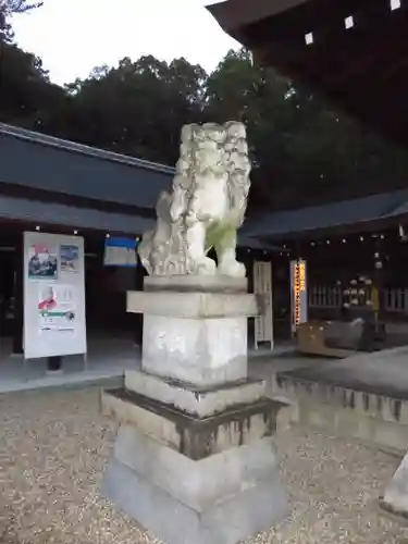 奈良縣護國神社の狛犬