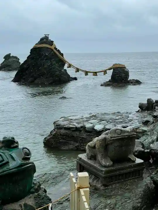 二見興玉神社の{uncategorized: "未分類", other: "その他", undefined: "問題あり", building: "その他建物", grave: "お墓", sacred_gate: "鳥居", guardian: "狛犬", statue: "像", buddha: "仏像", history: "歴史", nature: "自然", garden: "庭園", animal: "動物", pagoda: "塔", temizu: "手水舎", mountain_gate: "山門・神門", sanctuary: "本殿・本堂", subordinate: "末社・摂社", art: "芸術", scenery: "景色", jizo: "地蔵", ema: "絵馬", goshuin: "御朱印", omikuji: "おみくじ", items: "授与品その他", amulet: "お守り", goshuincho: "御朱印帳", eats: "食事", festival: "お祭り", votive_dance: "神楽", shichigosan: "七五三参", wedding: "結婚式", experience: "体験その他", initially: "初詣", around: "周辺", anti_infection: "感染症対策"}