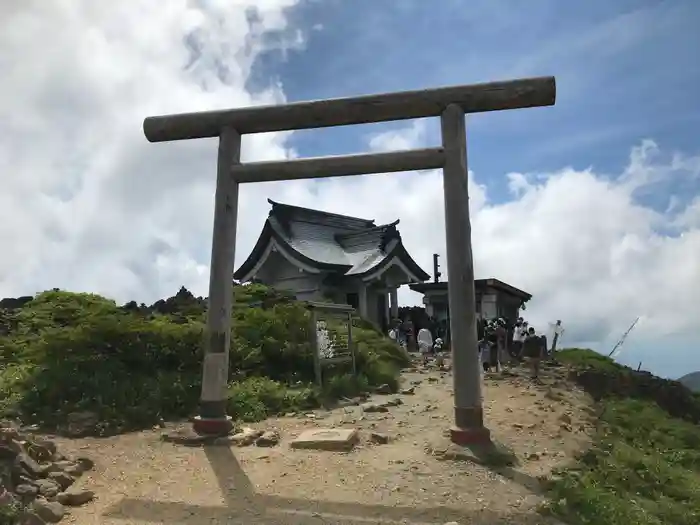 刈田嶺神社(奥宮)の鳥居