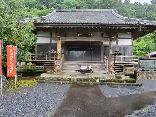 華藏寺(梅澤不動尊) の本殿・本堂