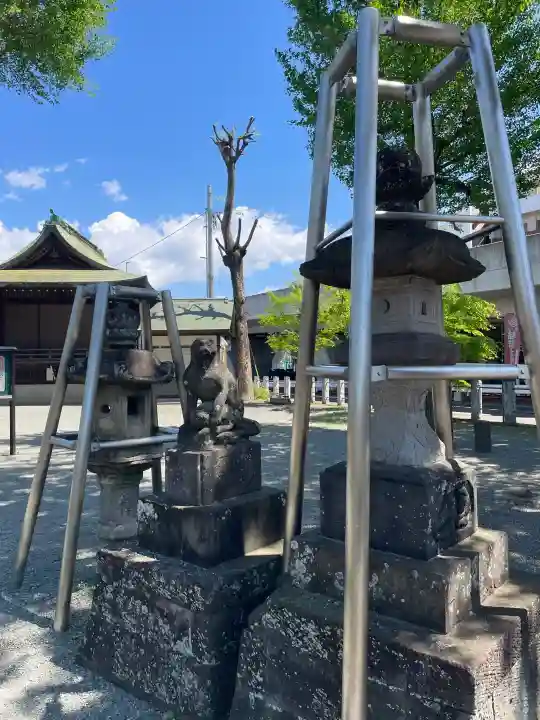 稲荷社の{uncategorized: "未分類", other: "その他", undefined: "問題あり", building: "その他建物", grave: "お墓", sacred_gate: "鳥居", guardian: "狛犬", statue: "像", buddha: "仏像", history: "歴史", nature: "自然", garden: "庭園", animal: "動物", pagoda: "塔", temizu: "手水舎", mountain_gate: "山門・神門", sanctuary: "本殿・本堂", subordinate: "末社・摂社", art: "芸術", scenery: "景色", jizo: "地蔵", ema: "絵馬", goshuin: "御朱印", omikuji: "おみくじ", items: "授与品その他", amulet: "お守り", goshuincho: "御朱印帳", eats: "食事", festival: "お祭り", votive_dance: "神楽", shichigosan: "七五三参", wedding: "結婚式", experience: "体験その他", initially: "初詣", around: "周辺", anti_infection: "感染症対策"}