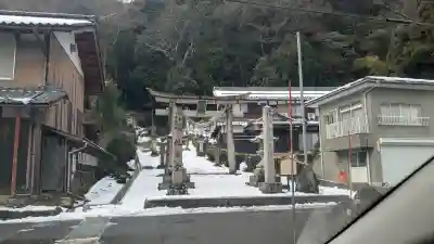 伊香具坂神社の{uncategorized: "未分類", other: "その他", undefined: "問題あり", building: "その他建物", grave: "お墓", sacred_gate: "鳥居", guardian: "狛犬", statue: "像", buddha: "仏像", history: "歴史", nature: "自然", garden: "庭園", animal: "動物", pagoda: "塔", temizu: "手水舎", mountain_gate: "山門・神門", sanctuary: "本殿・本堂", subordinate: "末社・摂社", art: "芸術", scenery: "景色", jizo: "地蔵", ema: "絵馬", goshuin: "御朱印", omikuji: "おみくじ", items: "授与品その他", amulet: "お守り", goshuincho: "御朱印帳", eats: "食事", festival: "お祭り", votive_dance: "神楽", shichigosan: "七五三参", wedding: "結婚式", experience: "体験その他", initially: "初詣", around: "周辺", anti_infection: "感染症対策"}
