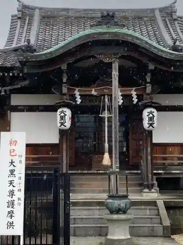 寛永寺不忍池弁天堂の{uncategorized: "未分類", other: "その他", undefined: "問題あり", building: "その他建物", grave: "お墓", sacred_gate: "鳥居", guardian: "狛犬", statue: "像", buddha: "仏像", history: "歴史", nature: "自然", garden: "庭園", animal: "動物", pagoda: "塔", temizu: "手水舎", mountain_gate: "山門・神門", sanctuary: "本殿・本堂", subordinate: "末社・摂社", art: "芸術", scenery: "景色", jizo: "地蔵", ema: "絵馬", goshuin: "御朱印", omikuji: "おみくじ", items: "授与品その他", amulet: "お守り", goshuincho: "御朱印帳", eats: "食事", festival: "お祭り", votive_dance: "神楽", shichigosan: "七五三参", wedding: "結婚式", experience: "体験その他", initially: "初詣", around: "周辺", anti_infection: "感染症対策"}