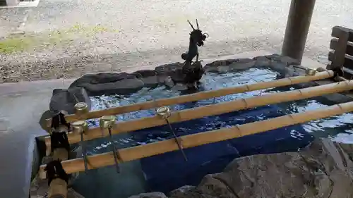 闘鶏神社の手水舎
