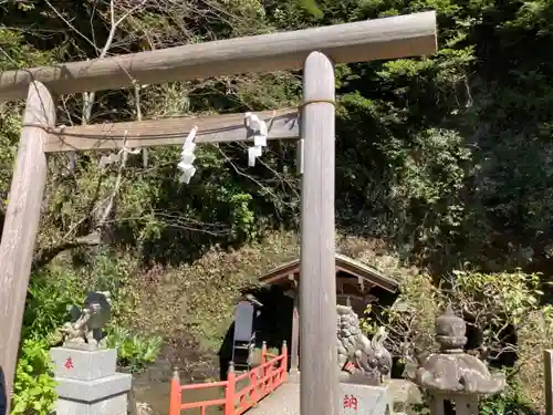 銭洗弁財天宇賀福神社の鳥居