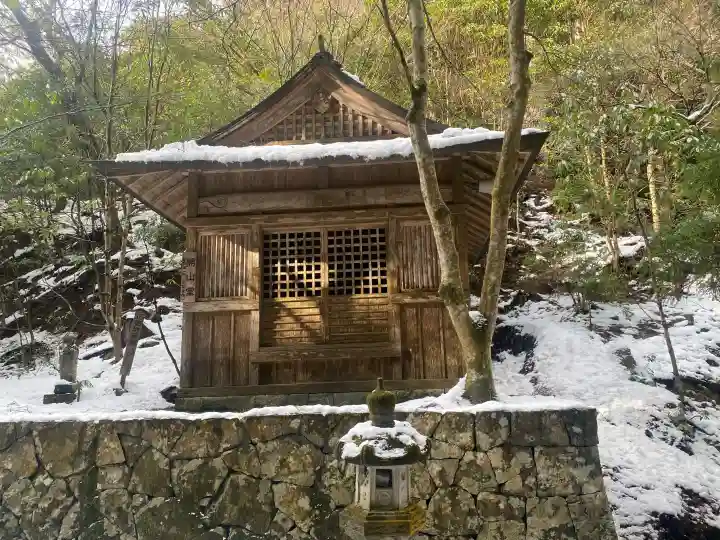 瑠璃寺の{uncategorized: "未分類", other: "その他", undefined: "問題あり", building: "その他建物", grave: "お墓", sacred_gate: "鳥居", guardian: "狛犬", statue: "像", buddha: "仏像", history: "歴史", nature: "自然", garden: "庭園", animal: "動物", pagoda: "塔", temizu: "手水舎", mountain_gate: "山門・神門", sanctuary: "本殿・本堂", subordinate: "末社・摂社", art: "芸術", scenery: "景色", jizo: "地蔵", ema: "絵馬", goshuin: "御朱印", omikuji: "おみくじ", items: "授与品その他", amulet: "お守り", goshuincho: "御朱印帳", eats: "食事", festival: "お祭り", votive_dance: "神楽", shichigosan: "七五三参", wedding: "結婚式", experience: "体験その他", initially: "初詣", around: "周辺", anti_infection: "感染症対策"}