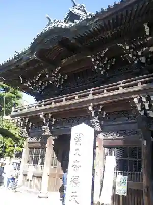 題経寺（柴又帝釈天）の山門・神門