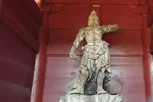 蓮永寺の像