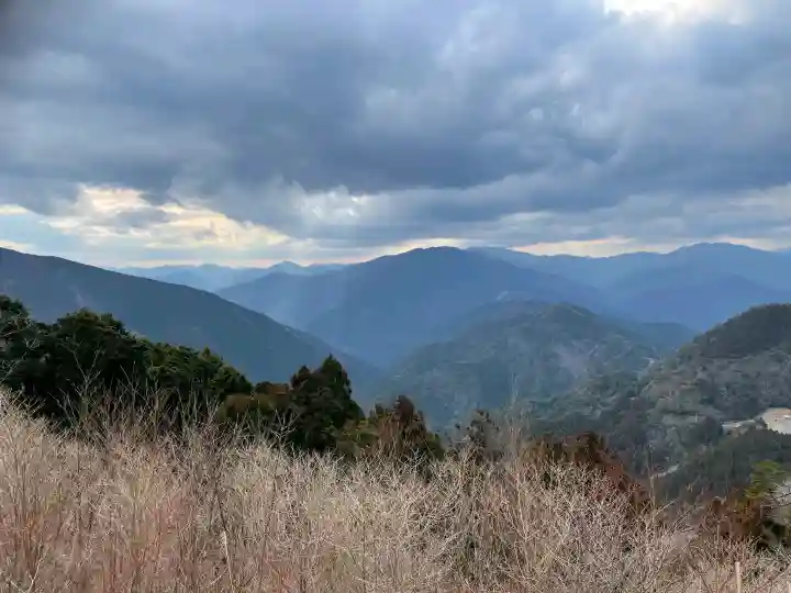 玉置神社の{uncategorized: "未分類", other: "その他", undefined: "問題あり", building: "その他建物", grave: "お墓", sacred_gate: "鳥居", guardian: "狛犬", statue: "像", buddha: "仏像", history: "歴史", nature: "自然", garden: "庭園", animal: "動物", pagoda: "塔", temizu: "手水舎", mountain_gate: "山門・神門", sanctuary: "本殿・本堂", subordinate: "末社・摂社", art: "芸術", scenery: "景色", jizo: "地蔵", ema: "絵馬", goshuin: "御朱印", omikuji: "おみくじ", items: "授与品その他", amulet: "お守り", goshuincho: "御朱印帳", eats: "食事", festival: "お祭り", votive_dance: "神楽", shichigosan: "七五三参", wedding: "結婚式", experience: "体験その他", initially: "初詣", around: "周辺", anti_infection: "感染症対策"}