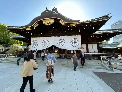 靖國神社の{uncategorized: "未分類", other: "その他", undefined: "問題あり", building: "その他建物", grave: "お墓", sacred_gate: "鳥居", guardian: "狛犬", statue: "像", buddha: "仏像", history: "歴史", nature: "自然", garden: "庭園", animal: "動物", pagoda: "塔", temizu: "手水舎", mountain_gate: "山門・神門", sanctuary: "本殿・本堂", subordinate: "末社・摂社", art: "芸術", scenery: "景色", jizo: "地蔵", ema: "絵馬", goshuin: "御朱印", omikuji: "おみくじ", items: "授与品その他", amulet: "お守り", goshuincho: "御朱印帳", eats: "食事", festival: "お祭り", votive_dance: "神楽", shichigosan: "七五三参", wedding: "結婚式", experience: "体験その他", initially: "初詣", around: "周辺", anti_infection: "感染症対策"}