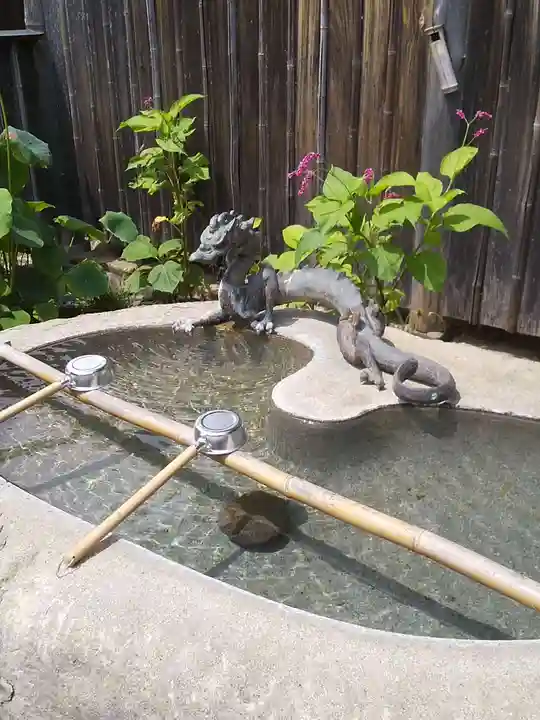 瀧泉寺の手水舎