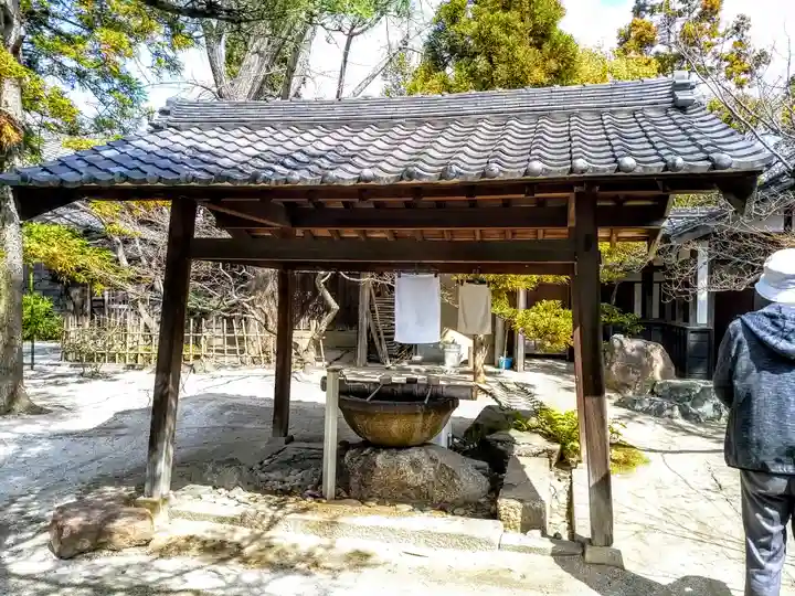 貞照院の手水舎