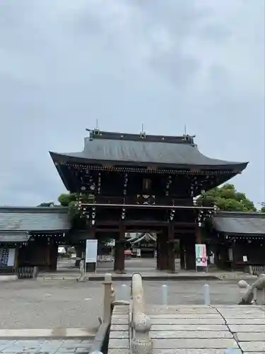 真清田神社の山門