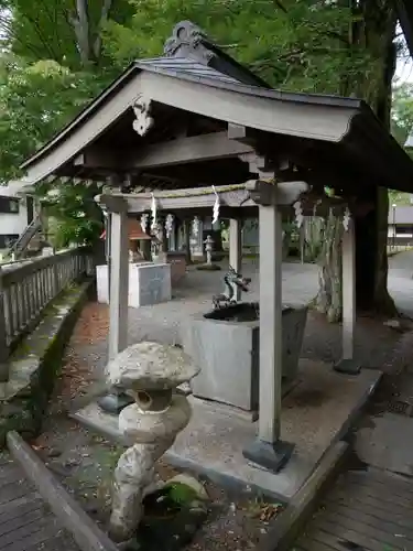 淺間神社（忍野八海）の手水舎