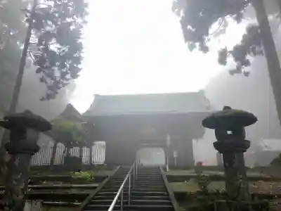 久遠寺の山門・神門