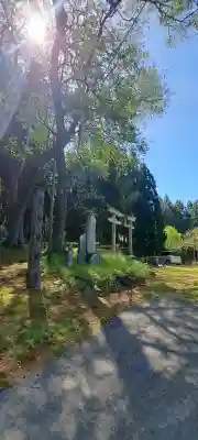 熊野神社の{uncategorized: "未分類", other: "その他", undefined: "問題あり", building: "その他建物", grave: "お墓", sacred_gate: "鳥居", guardian: "狛犬", statue: "像", buddha: "仏像", history: "歴史", nature: "自然", garden: "庭園", animal: "動物", pagoda: "塔", temizu: "手水舎", mountain_gate: "山門・神門", sanctuary: "本殿・本堂", subordinate: "末社・摂社", art: "芸術", scenery: "景色", jizo: "地蔵", ema: "絵馬", goshuin: "御朱印", omikuji: "おみくじ", items: "授与品その他", amulet: "お守り", goshuincho: "御朱印帳", eats: "食事", festival: "お祭り", votive_dance: "神楽", shichigosan: "七五三参", wedding: "結婚式", experience: "体験その他", initially: "初詣", around: "周辺", anti_infection: "感染症対策"}