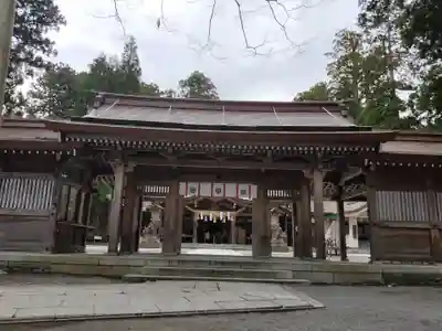 白山比咩神社の山門・神門