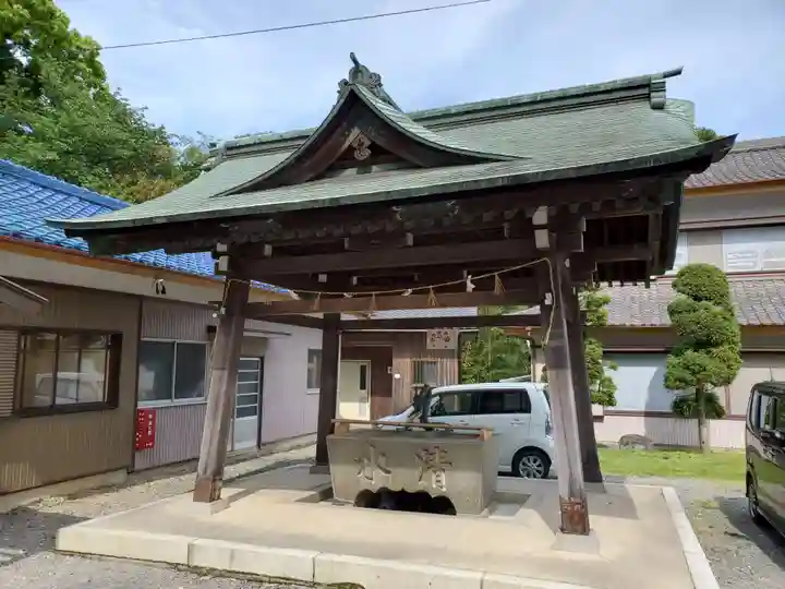 形原神社の手水舎