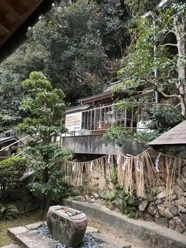 素盞鳴神社の{uncategorized: "未分類", other: "その他", undefined: "問題あり", building: "その他建物", grave: "お墓", sacred_gate: "鳥居", guardian: "狛犬", statue: "像", buddha: "仏像", history: "歴史", nature: "自然", garden: "庭園", animal: "動物", pagoda: "塔", temizu: "手水舎", mountain_gate: "山門・神門", sanctuary: "本殿・本堂", subordinate: "末社・摂社", art: "芸術", scenery: "景色", jizo: "地蔵", ema: "絵馬", goshuin: "御朱印", omikuji: "おみくじ", items: "授与品その他", amulet: "お守り", goshuincho: "御朱印帳", eats: "食事", festival: "お祭り", votive_dance: "神楽", shichigosan: "七五三参", wedding: "結婚式", experience: "体験その他", initially: "初詣", around: "周辺", anti_infection: "感染症対策"}