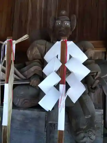 能登生国玉比古神社の像