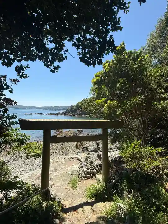 伊射波神社の{uncategorized: "未分類", other: "その他", undefined: "問題あり", building: "その他建物", grave: "お墓", sacred_gate: "鳥居", guardian: "狛犬", statue: "像", buddha: "仏像", history: "歴史", nature: "自然", garden: "庭園", animal: "動物", pagoda: "塔", temizu: "手水舎", mountain_gate: "山門・神門", sanctuary: "本殿・本堂", subordinate: "末社・摂社", art: "芸術", scenery: "景色", jizo: "地蔵", ema: "絵馬", goshuin: "御朱印", omikuji: "おみくじ", items: "授与品その他", amulet: "お守り", goshuincho: "御朱印帳", eats: "食事", festival: "お祭り", votive_dance: "神楽", shichigosan: "七五三参", wedding: "結婚式", experience: "体験その他", initially: "初詣", around: "周辺", anti_infection: "感染症対策"}