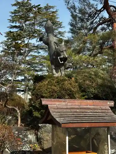 竹駒神社の{uncategorized: "未分類", other: "その他", undefined: "問題あり", building: "その他建物", grave: "お墓", sacred_gate: "鳥居", guardian: "狛犬", statue: "像", buddha: "仏像", history: "歴史", nature: "自然", garden: "庭園", animal: "動物", pagoda: "塔", temizu: "手水舎", mountain_gate: "山門・神門", sanctuary: "本殿・本堂", subordinate: "末社・摂社", art: "芸術", scenery: "景色", jizo: "地蔵", ema: "絵馬", goshuin: "御朱印", omikuji: "おみくじ", items: "授与品その他", amulet: "お守り", goshuincho: "御朱印帳", eats: "食事", festival: "お祭り", votive_dance: "神楽", shichigosan: "七五三参", wedding: "結婚式", experience: "体験その他", initially: "初詣", around: "周辺", anti_infection: "感染症対策"}