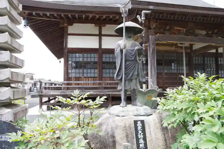 毘盧遮那寺の像