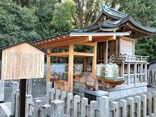 山城ゑびす神社の{uncategorized: "未分類", other: "その他", undefined: "問題あり", building: "その他建物", grave: "お墓", sacred_gate: "鳥居", guardian: "狛犬", statue: "像", buddha: "仏像", history: "歴史", nature: "自然", garden: "庭園", animal: "動物", pagoda: "塔", temizu: "手水舎", mountain_gate: "山門・神門", sanctuary: "本殿・本堂", subordinate: "末社・摂社", art: "芸術", scenery: "景色", jizo: "地蔵", ema: "絵馬", goshuin: "御朱印", omikuji: "おみくじ", items: "授与品その他", amulet: "お守り", goshuincho: "御朱印帳", eats: "食事", festival: "お祭り", votive_dance: "神楽", shichigosan: "七五三参", wedding: "結婚式", experience: "体験その他", initially: "初詣", around: "周辺", anti_infection: "感染症対策"}