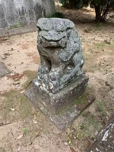 荻作神社の狛犬