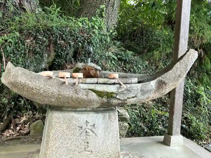 小川諏訪神社の手水舎