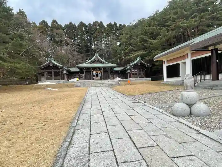 函館護國神社の{uncategorized: "未分類", other: "その他", undefined: "問題あり", building: "その他建物", grave: "お墓", sacred_gate: "鳥居", guardian: "狛犬", statue: "像", buddha: "仏像", history: "歴史", nature: "自然", garden: "庭園", animal: "動物", pagoda: "塔", temizu: "手水舎", mountain_gate: "山門・神門", sanctuary: "本殿・本堂", subordinate: "末社・摂社", art: "芸術", scenery: "景色", jizo: "地蔵", ema: "絵馬", goshuin: "御朱印", omikuji: "おみくじ", items: "授与品その他", amulet: "お守り", goshuincho: "御朱印帳", eats: "食事", festival: "お祭り", votive_dance: "神楽", shichigosan: "七五三参", wedding: "結婚式", experience: "体験その他", initially: "初詣", around: "周辺", anti_infection: "感染症対策"}