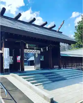札幌護國神社の山門・神門