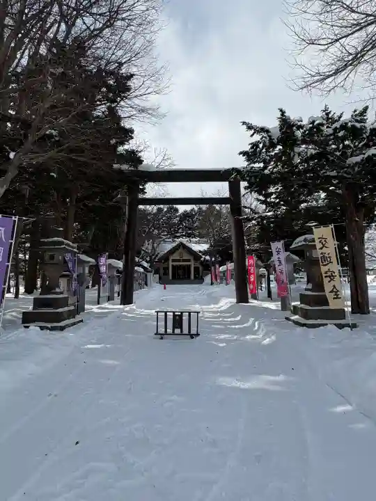 豊栄神社の{uncategorized: "未分類", other: "その他", undefined: "問題あり", building: "その他建物", grave: "お墓", sacred_gate: "鳥居", guardian: "狛犬", statue: "像", buddha: "仏像", history: "歴史", nature: "自然", garden: "庭園", animal: "動物", pagoda: "塔", temizu: "手水舎", mountain_gate: "山門・神門", sanctuary: "本殿・本堂", subordinate: "末社・摂社", art: "芸術", scenery: "景色", jizo: "地蔵", ema: "絵馬", goshuin: "御朱印", omikuji: "おみくじ", items: "授与品その他", amulet: "お守り", goshuincho: "御朱印帳", eats: "食事", festival: "お祭り", votive_dance: "神楽", shichigosan: "七五三参", wedding: "結婚式", experience: "体験その他", initially: "初詣", around: "周辺", anti_infection: "感染症対策"}