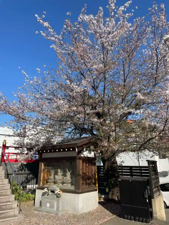 福徳院不動尊の{uncategorized: "未分類", other: "その他", undefined: "問題あり", building: "その他建物", grave: "お墓", sacred_gate: "鳥居", guardian: "狛犬", statue: "像", buddha: "仏像", history: "歴史", nature: "自然", garden: "庭園", animal: "動物", pagoda: "塔", temizu: "手水舎", mountain_gate: "山門・神門", sanctuary: "本殿・本堂", subordinate: "末社・摂社", art: "芸術", scenery: "景色", jizo: "地蔵", ema: "絵馬", goshuin: "御朱印", omikuji: "おみくじ", items: "授与品その他", amulet: "お守り", goshuincho: "御朱印帳", eats: "食事", festival: "お祭り", votive_dance: "神楽", shichigosan: "七五三参", wedding: "結婚式", experience: "体験その他", initially: "初詣", around: "周辺", anti_infection: "感染症対策"}