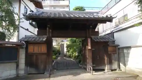 東江寺の山門