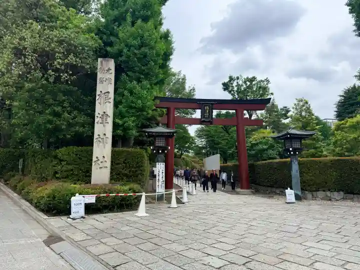 根津神社の{uncategorized: "未分類", other: "その他", undefined: "問題あり", building: "その他建物", grave: "お墓", sacred_gate: "鳥居", guardian: "狛犬", statue: "像", buddha: "仏像", history: "歴史", nature: "自然", garden: "庭園", animal: "動物", pagoda: "塔", temizu: "手水舎", mountain_gate: "山門・神門", sanctuary: "本殿・本堂", subordinate: "末社・摂社", art: "芸術", scenery: "景色", jizo: "地蔵", ema: "絵馬", goshuin: "御朱印", omikuji: "おみくじ", items: "授与品その他", amulet: "お守り", goshuincho: "御朱印帳", eats: "食事", festival: "お祭り", votive_dance: "神楽", shichigosan: "七五三参", wedding: "結婚式", experience: "体験その他", initially: "初詣", around: "周辺", anti_infection: "感染症対策"}