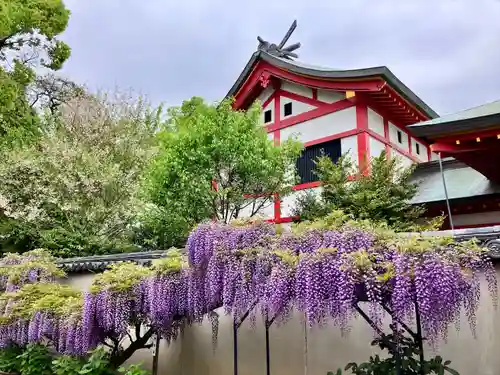 奈加美神社の庭園