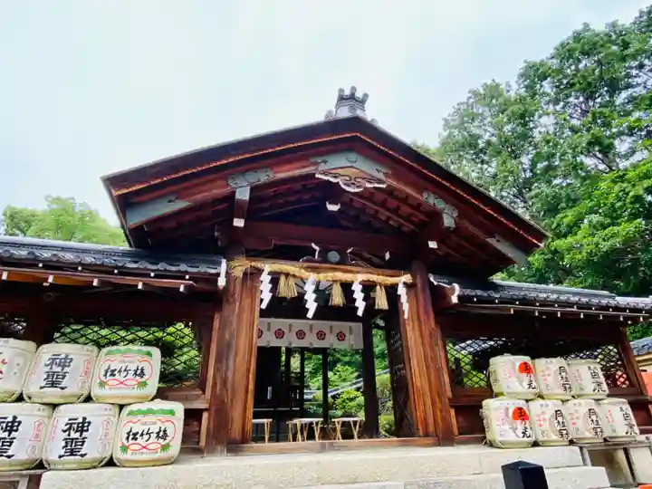 建勲神社の山門・神門