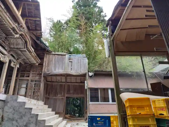 能登生国玉比古神社の{uncategorized: "未分類", other: "その他", undefined: "問題あり", building: "その他建物", grave: "お墓", sacred_gate: "鳥居", guardian: "狛犬", statue: "像", buddha: "仏像", history: "歴史", nature: "自然", garden: "庭園", animal: "動物", pagoda: "塔", temizu: "手水舎", mountain_gate: "山門・神門", sanctuary: "本殿・本堂", subordinate: "末社・摂社", art: "芸術", scenery: "景色", jizo: "地蔵", ema: "絵馬", goshuin: "御朱印", omikuji: "おみくじ", items: "授与品その他", amulet: "お守り", goshuincho: "御朱印帳", eats: "食事", festival: "お祭り", votive_dance: "神楽", shichigosan: "七五三参", wedding: "結婚式", experience: "体験その他", initially: "初詣", around: "周辺", anti_infection: "感染症対策"}