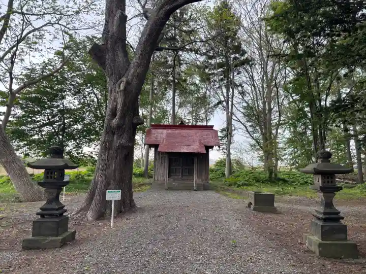 越後神社の{uncategorized: "未分類", other: "その他", undefined: "問題あり", building: "その他建物", grave: "お墓", sacred_gate: "鳥居", guardian: "狛犬", statue: "像", buddha: "仏像", history: "歴史", nature: "自然", garden: "庭園", animal: "動物", pagoda: "塔", temizu: "手水舎", mountain_gate: "山門・神門", sanctuary: "本殿・本堂", subordinate: "末社・摂社", art: "芸術", scenery: "景色", jizo: "地蔵", ema: "絵馬", goshuin: "御朱印", omikuji: "おみくじ", items: "授与品その他", amulet: "お守り", goshuincho: "御朱印帳", eats: "食事", festival: "お祭り", votive_dance: "神楽", shichigosan: "七五三参", wedding: "結婚式", experience: "体験その他", initially: "初詣", around: "周辺", anti_infection: "感染症対策"}