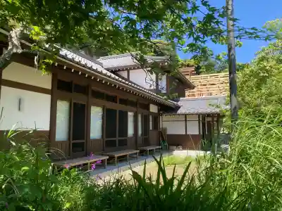 円覚寺の{uncategorized: "未分類", other: "その他", undefined: "問題あり", building: "その他建物", grave: "お墓", sacred_gate: "鳥居", guardian: "狛犬", statue: "像", buddha: "仏像", history: "歴史", nature: "自然", garden: "庭園", animal: "動物", pagoda: "塔", temizu: "手水舎", mountain_gate: "山門・神門", sanctuary: "本殿・本堂", subordinate: "末社・摂社", art: "芸術", scenery: "景色", jizo: "地蔵", ema: "絵馬", goshuin: "御朱印", omikuji: "おみくじ", items: "授与品その他", amulet: "お守り", goshuincho: "御朱印帳", eats: "食事", festival: "お祭り", votive_dance: "神楽", shichigosan: "七五三参", wedding: "結婚式", experience: "体験その他", initially: "初詣", around: "周辺", anti_infection: "感染症対策"}