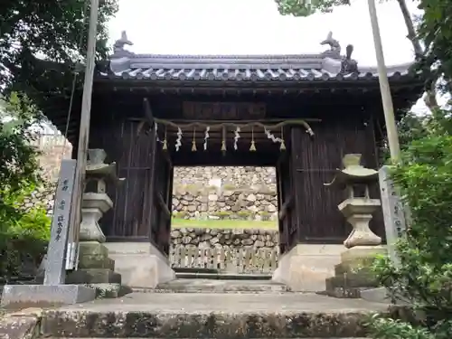 神吉八幡神社の山門・神門