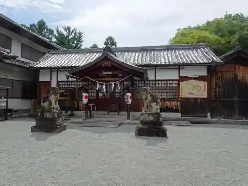 天高市神社の本殿