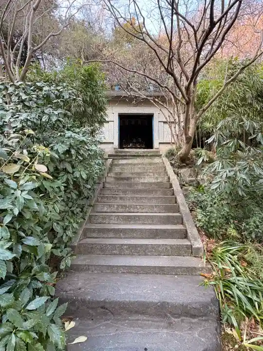 桃巌寺の{uncategorized: "未分類", other: "その他", undefined: "問題あり", building: "その他建物", grave: "お墓", sacred_gate: "鳥居", guardian: "狛犬", statue: "像", buddha: "仏像", history: "歴史", nature: "自然", garden: "庭園", animal: "動物", pagoda: "塔", temizu: "手水舎", mountain_gate: "山門・神門", sanctuary: "本殿・本堂", subordinate: "末社・摂社", art: "芸術", scenery: "景色", jizo: "地蔵", ema: "絵馬", goshuin: "御朱印", omikuji: "おみくじ", items: "授与品その他", amulet: "お守り", goshuincho: "御朱印帳", eats: "食事", festival: "お祭り", votive_dance: "神楽", shichigosan: "七五三参", wedding: "結婚式", experience: "体験その他", initially: "初詣", around: "周辺", anti_infection: "感染症対策"}
