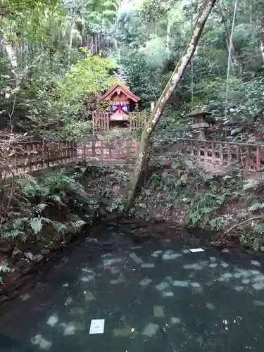 八重垣神社の庭園