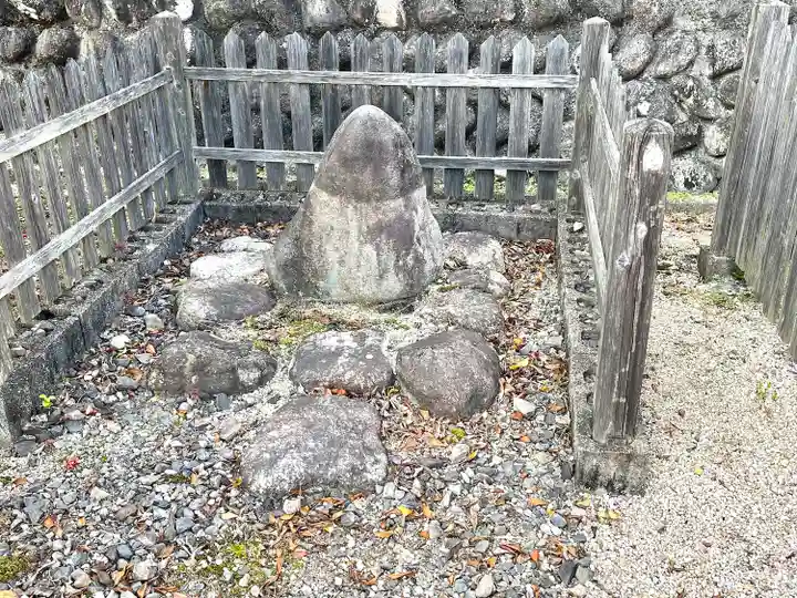 弁天様と山の神(三重県)