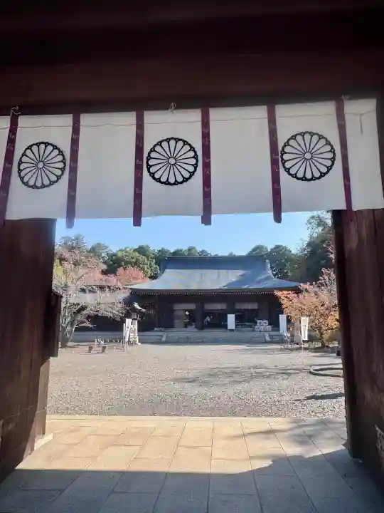 吉野神宮の{uncategorized: "未分類", other: "その他", undefined: "問題あり", building: "その他建物", grave: "お墓", sacred_gate: "鳥居", guardian: "狛犬", statue: "像", buddha: "仏像", history: "歴史", nature: "自然", garden: "庭園", animal: "動物", pagoda: "塔", temizu: "手水舎", mountain_gate: "山門・神門", sanctuary: "本殿・本堂", subordinate: "末社・摂社", art: "芸術", scenery: "景色", jizo: "地蔵", ema: "絵馬", goshuin: "御朱印", omikuji: "おみくじ", items: "授与品その他", amulet: "お守り", goshuincho: "御朱印帳", eats: "食事", festival: "お祭り", votive_dance: "神楽", shichigosan: "七五三参", wedding: "結婚式", experience: "体験その他", initially: "初詣", around: "周辺", anti_infection: "感染症対策"}