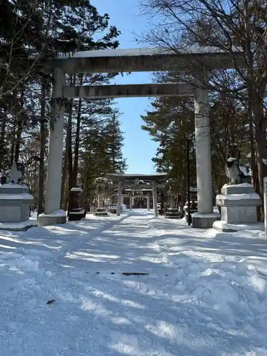 岩見澤神社の{uncategorized: "未分類", other: "その他", undefined: "問題あり", building: "その他建物", grave: "お墓", sacred_gate: "鳥居", guardian: "狛犬", statue: "像", buddha: "仏像", history: "歴史", nature: "自然", garden: "庭園", animal: "動物", pagoda: "塔", temizu: "手水舎", mountain_gate: "山門・神門", sanctuary: "本殿・本堂", subordinate: "末社・摂社", art: "芸術", scenery: "景色", jizo: "地蔵", ema: "絵馬", goshuin: "御朱印", omikuji: "おみくじ", items: "授与品その他", amulet: "お守り", goshuincho: "御朱印帳", eats: "食事", festival: "お祭り", votive_dance: "神楽", shichigosan: "七五三参", wedding: "結婚式", experience: "体験その他", initially: "初詣", around: "周辺", anti_infection: "感染症対策"}