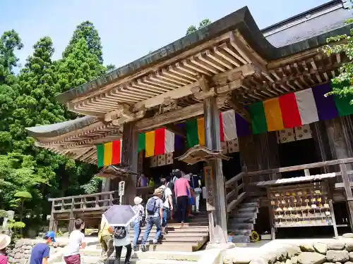 宝珠山 立石寺の本殿