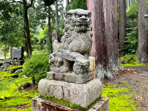 須波阿湏疑神社の狛犬